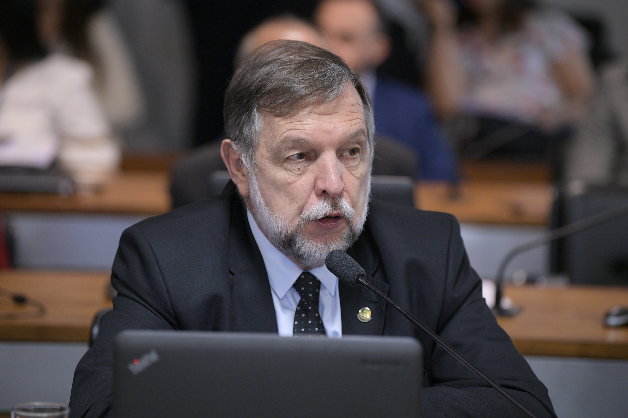 Senador Flávio Arns decidiu manter o texto aprovado na Câmara dos Deputados